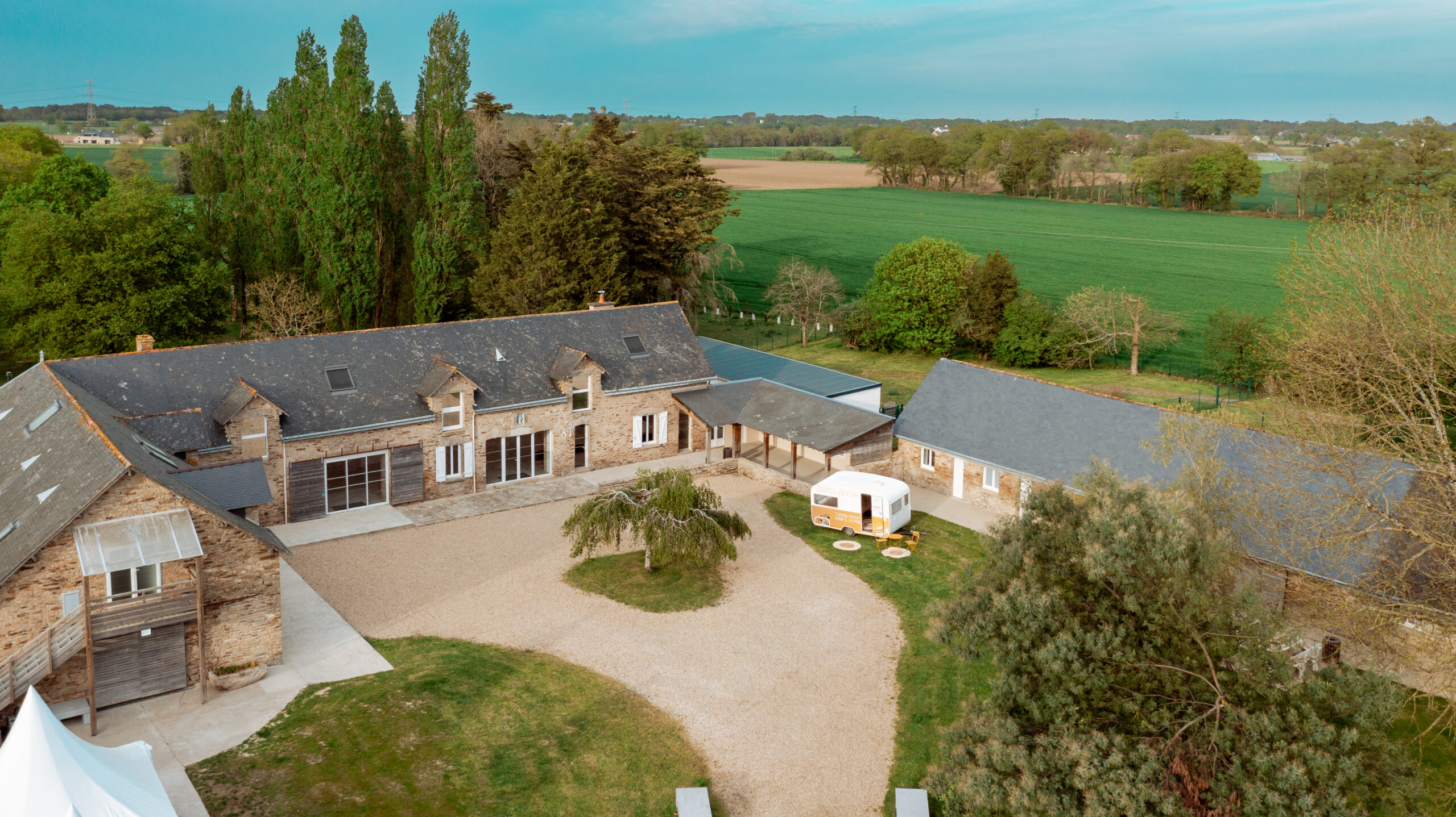 Lire la suite à propos de l’article Nouvelle saison mariage 2026-2027 en Bretagne : Domaine de Breritz & nouveautés